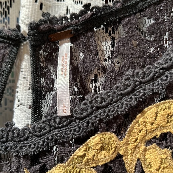 Free People Lace Peplum Top Charcoal w/Mustard Appliqué Size Large - Picture 3 of 4